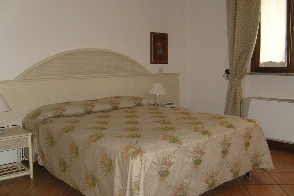 Hotel La Collinetta เซสโต คาเลนดิ ห้อง รูปภาพ