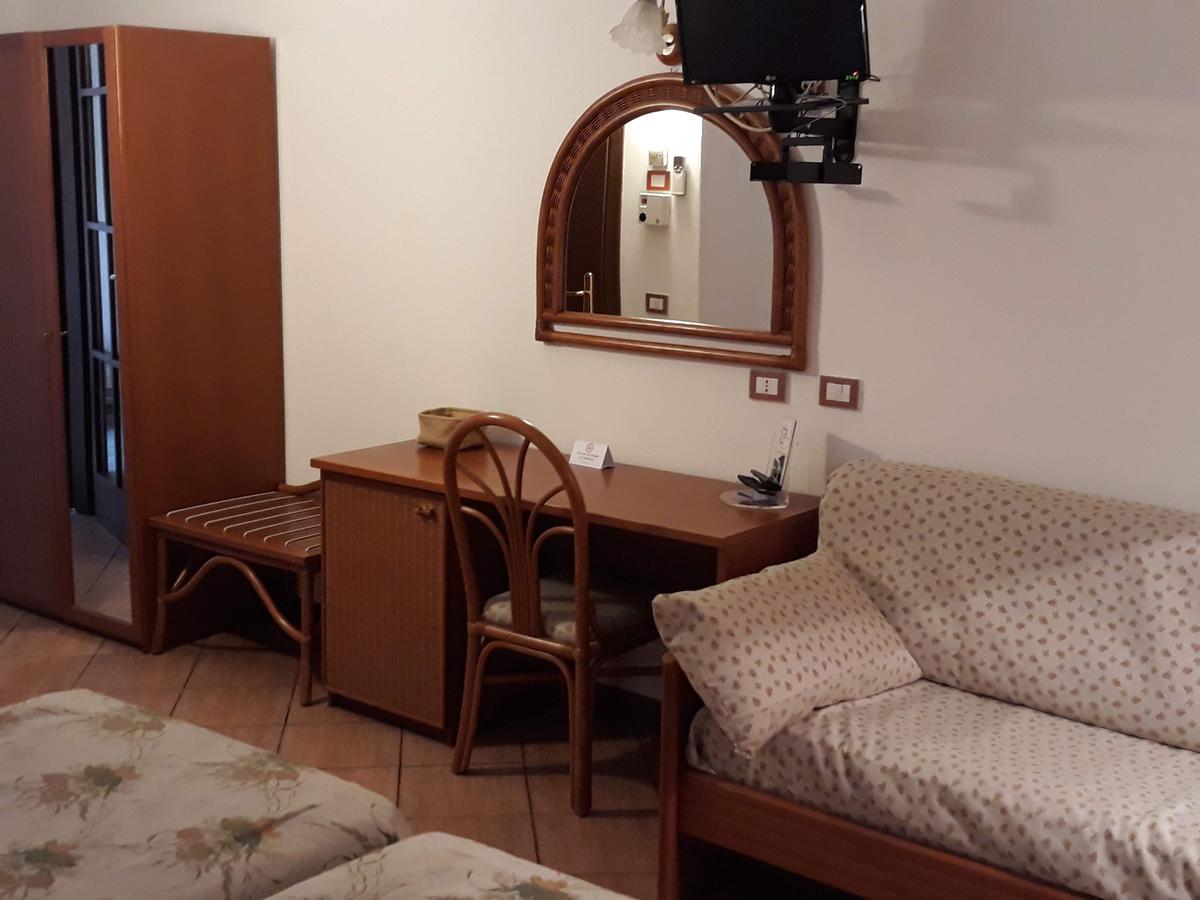 Hotel La Collinetta เซสโต คาเลนดิ ภายนอก รูปภาพ