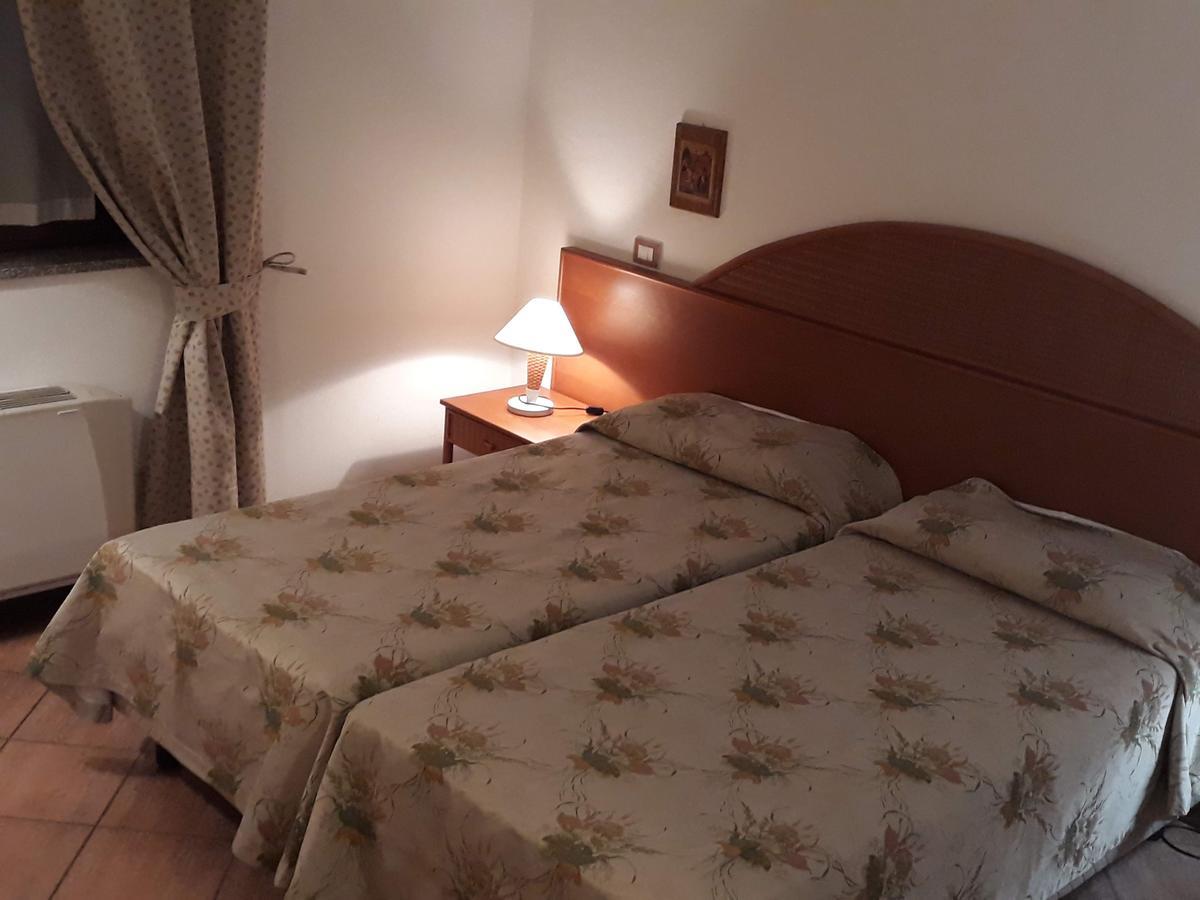 Hotel La Collinetta เซสโต คาเลนดิ ภายนอก รูปภาพ